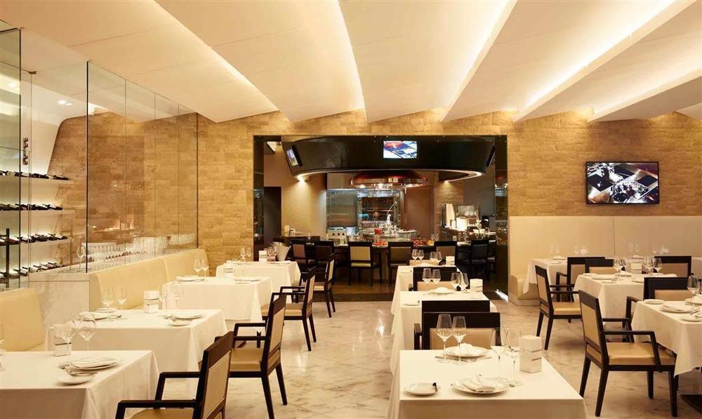 Sofitel Dubai Palm Apartments Restaurant photo